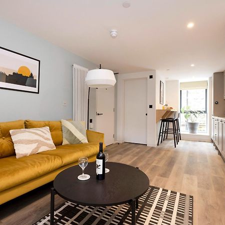 Charming Studios Near Holyrood Park & Calton Hill Единбург Номер фото