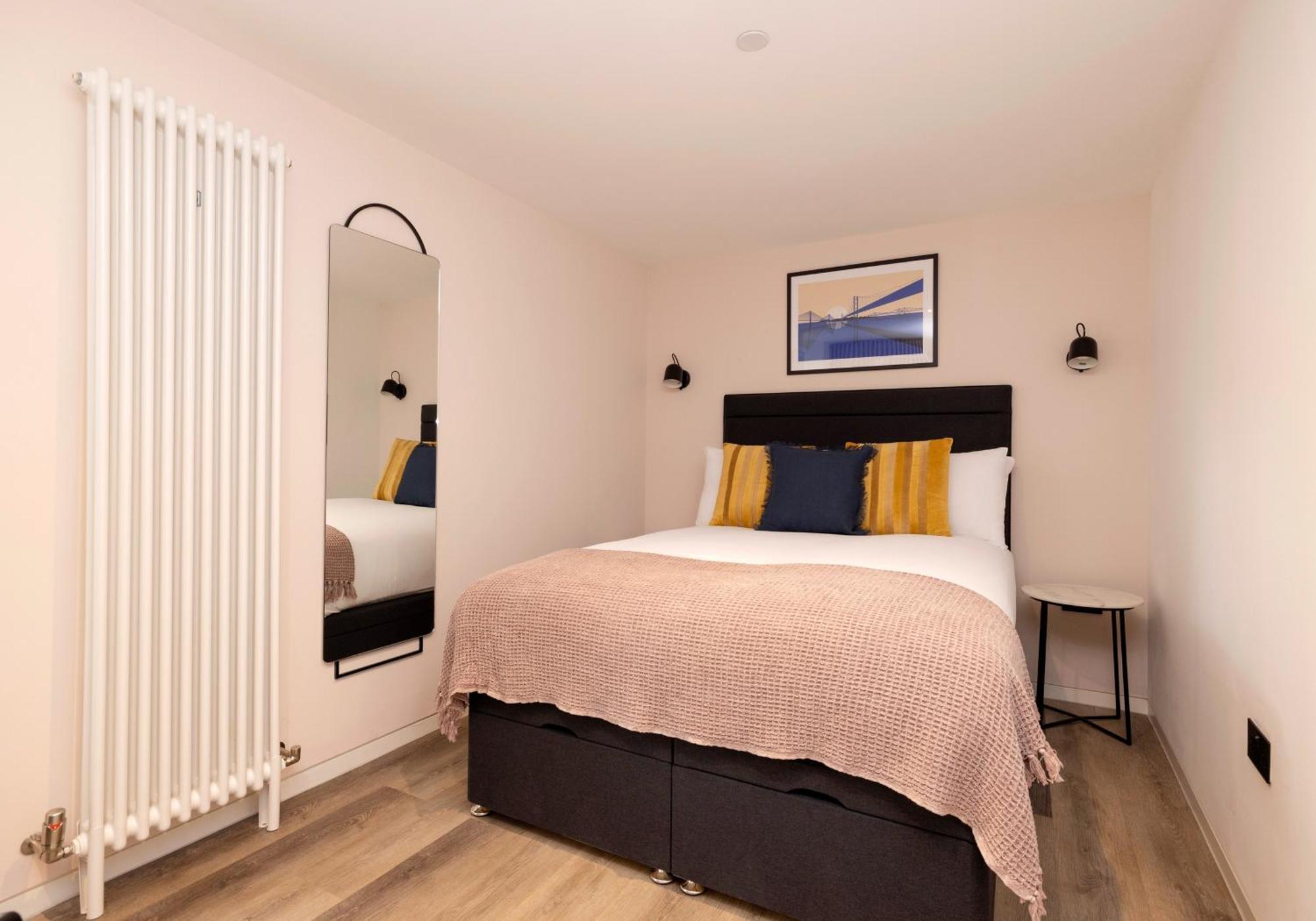 Charming Studios Near Holyrood Park & Calton Hill Единбург Номер фото
