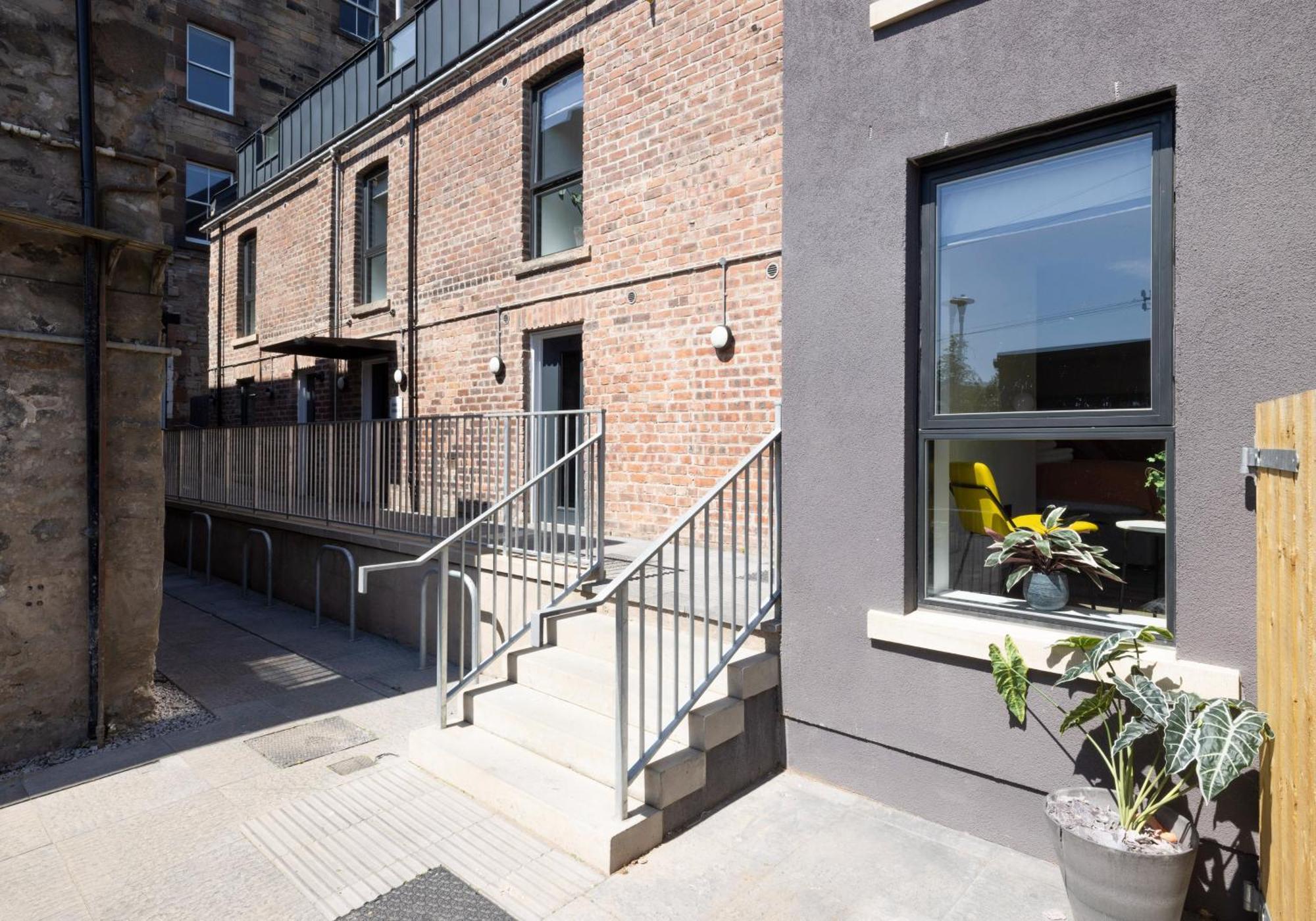 Charming Studios Near Holyrood Park & Calton Hill Единбург Номер фото