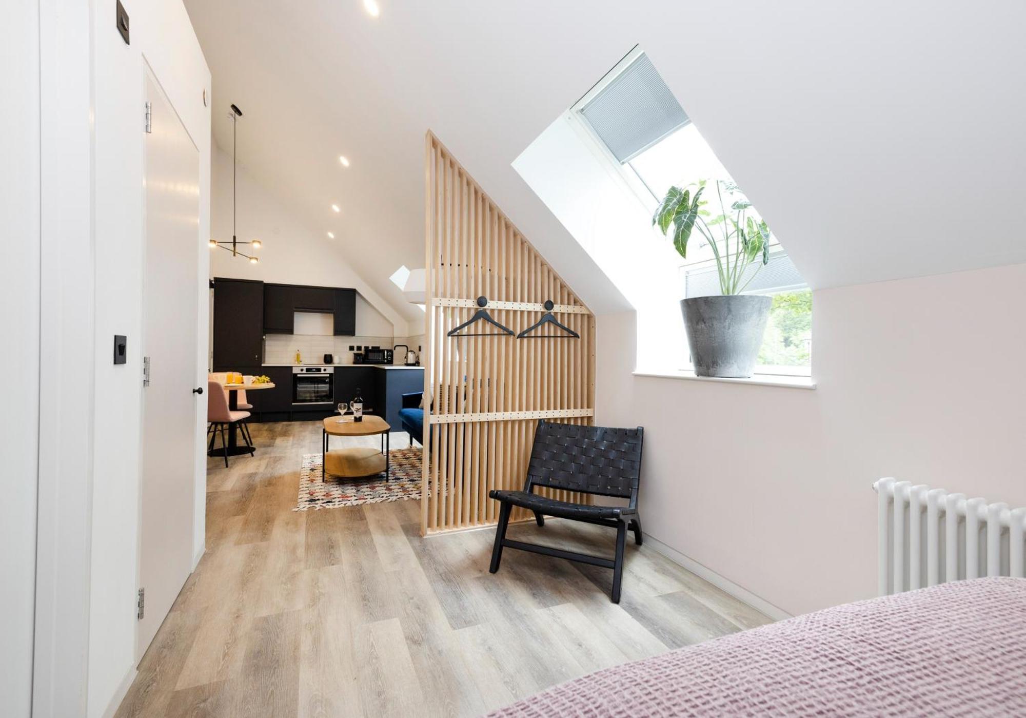 Charming Studios Near Holyrood Park & Calton Hill Единбург Номер фото