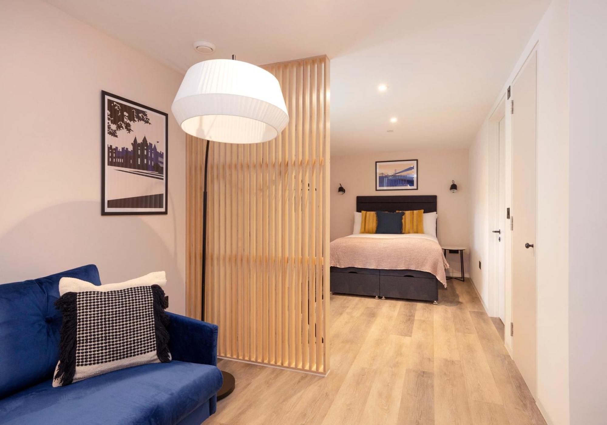 Charming Studios Near Holyrood Park & Calton Hill Единбург Номер фото