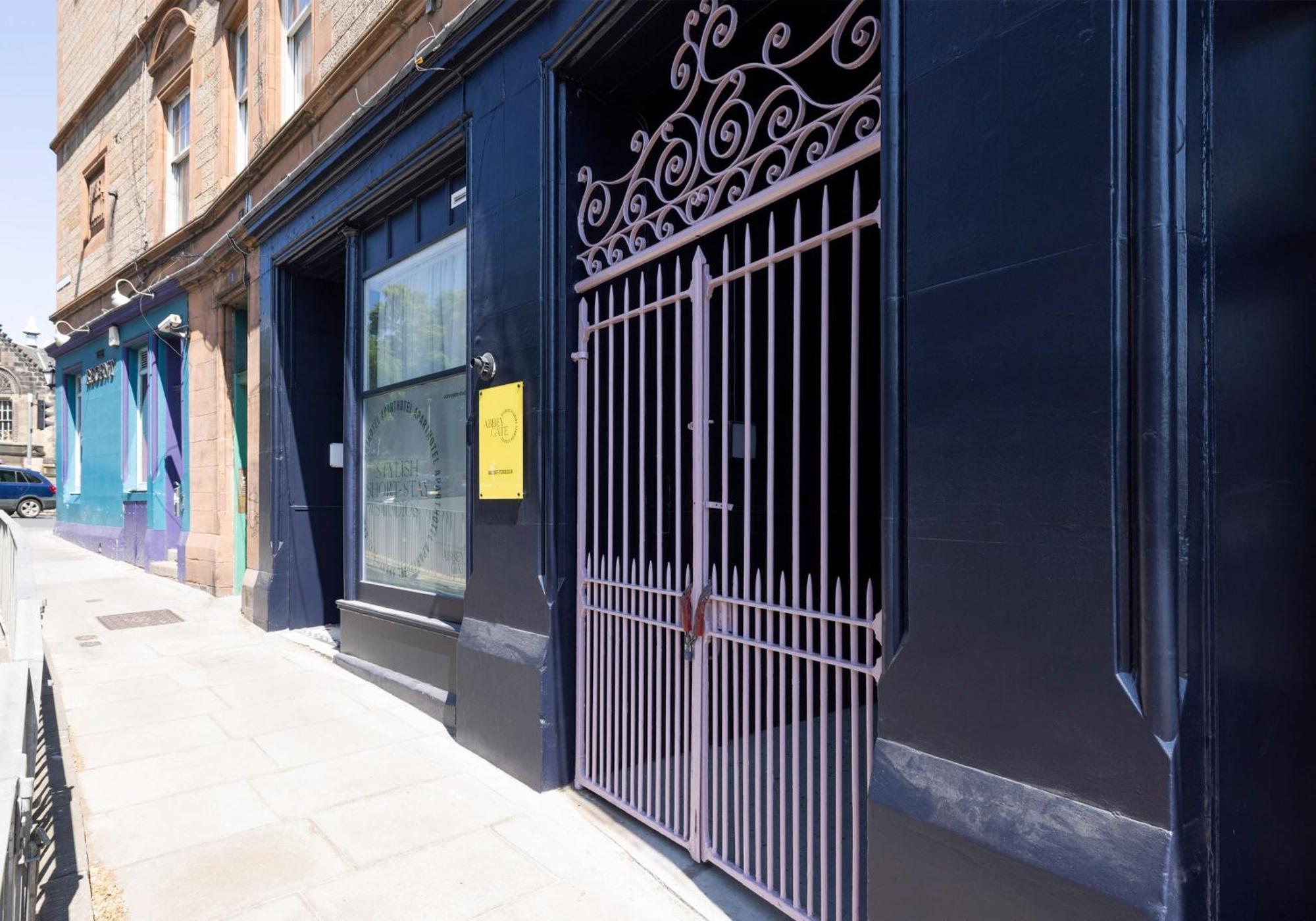 Charming Studios Near Holyrood Park & Calton Hill Единбург Номер фото