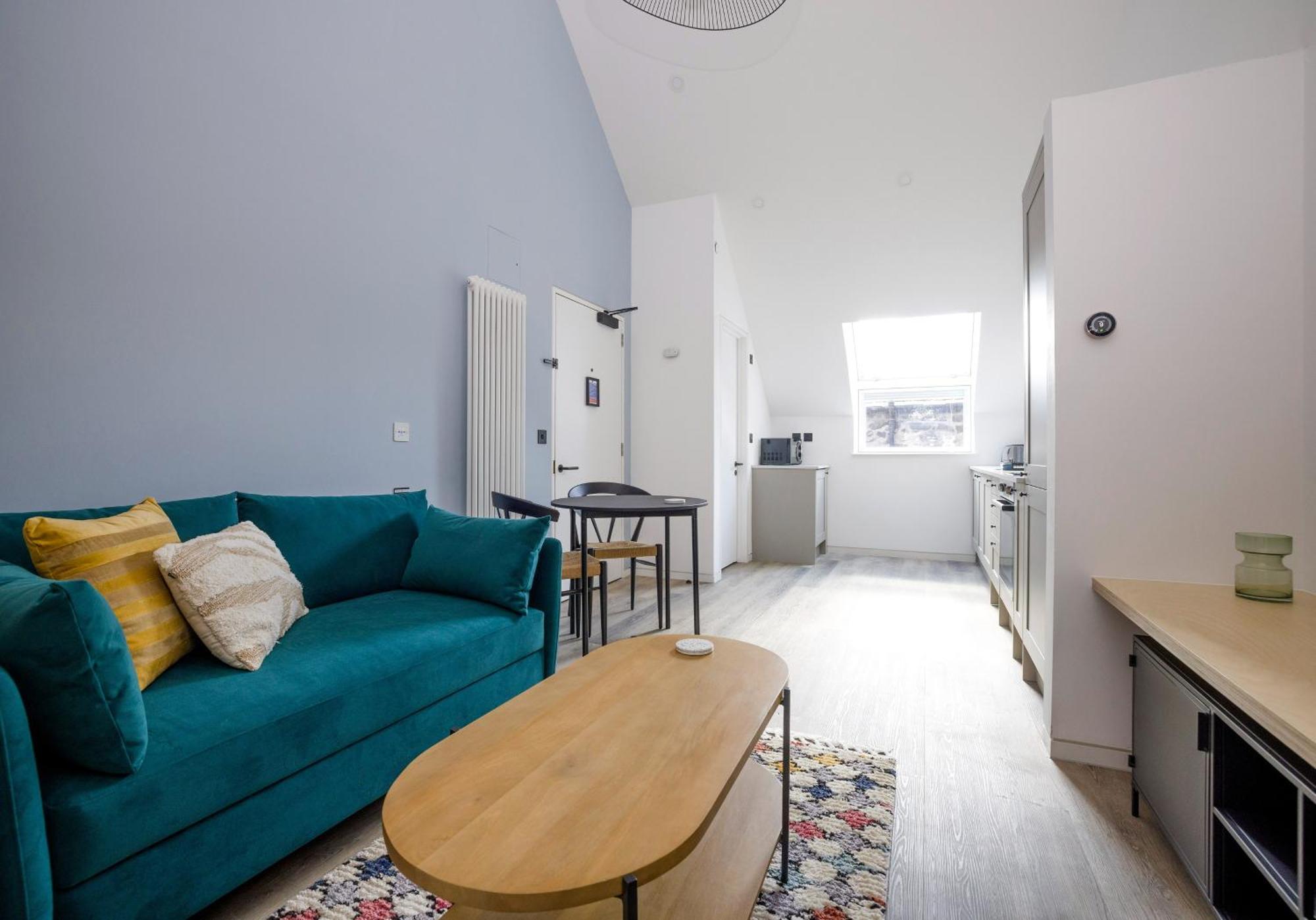 Charming Studios Near Holyrood Park & Calton Hill Единбург Номер фото