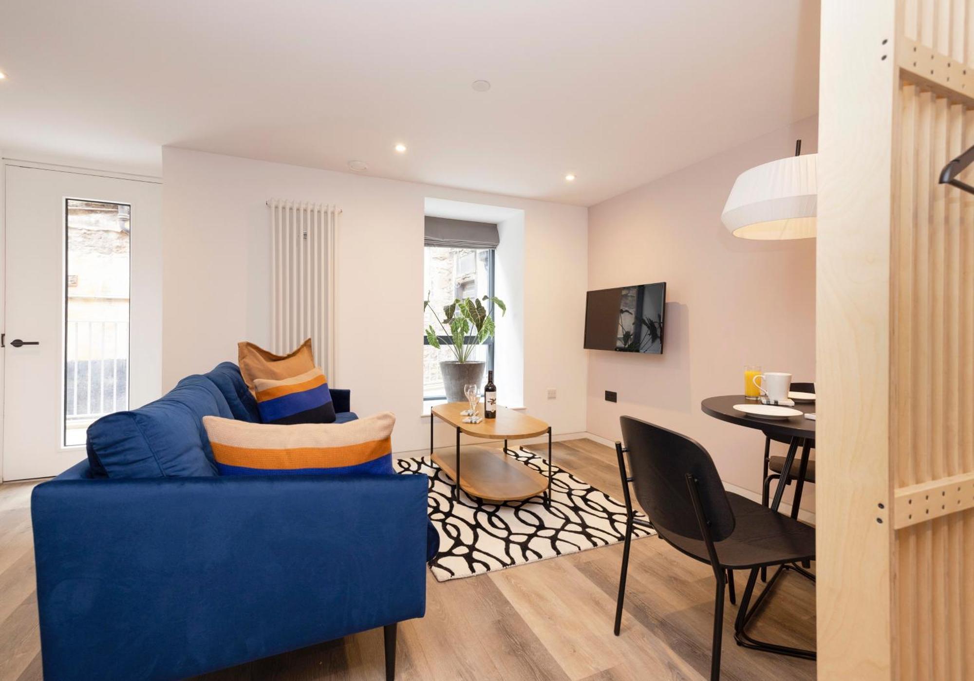 Charming Studios Near Holyrood Park & Calton Hill Единбург Номер фото