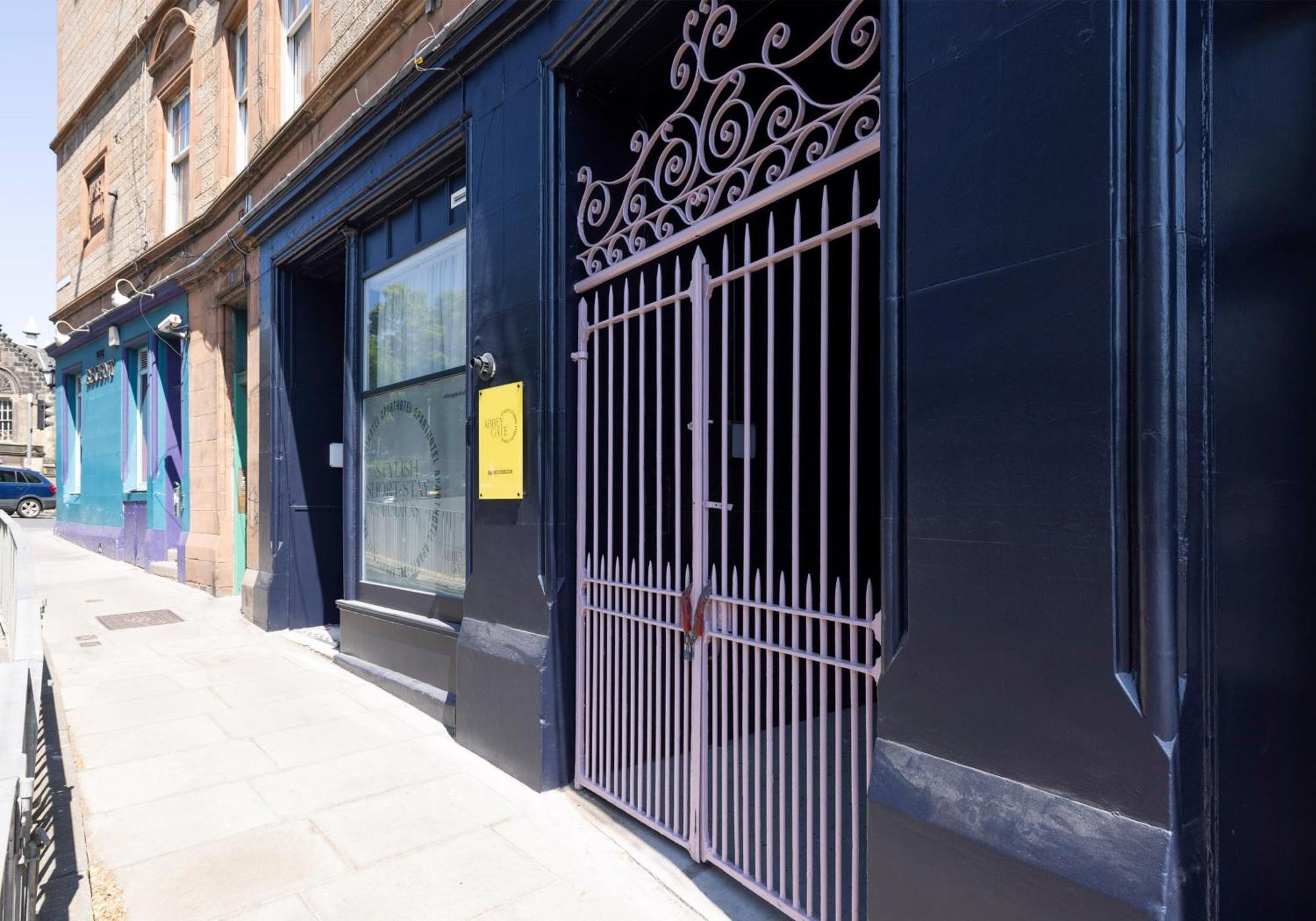 Charming Studios Near Holyrood Park & Calton Hill Единбург Номер фото