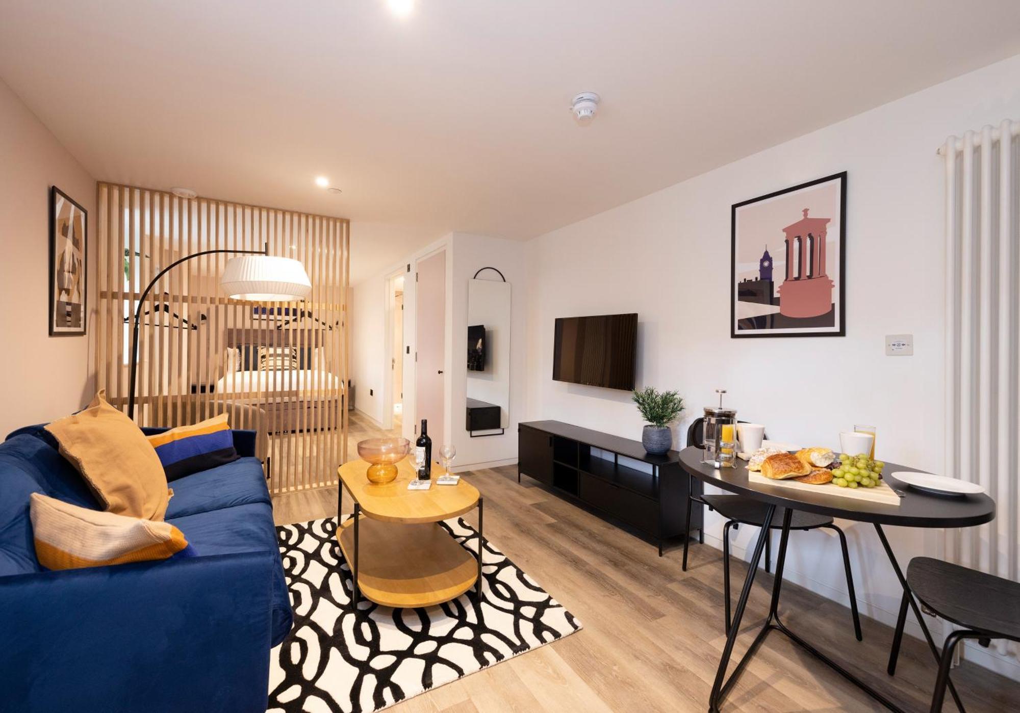 Charming Studios Near Holyrood Park & Calton Hill Единбург Номер фото