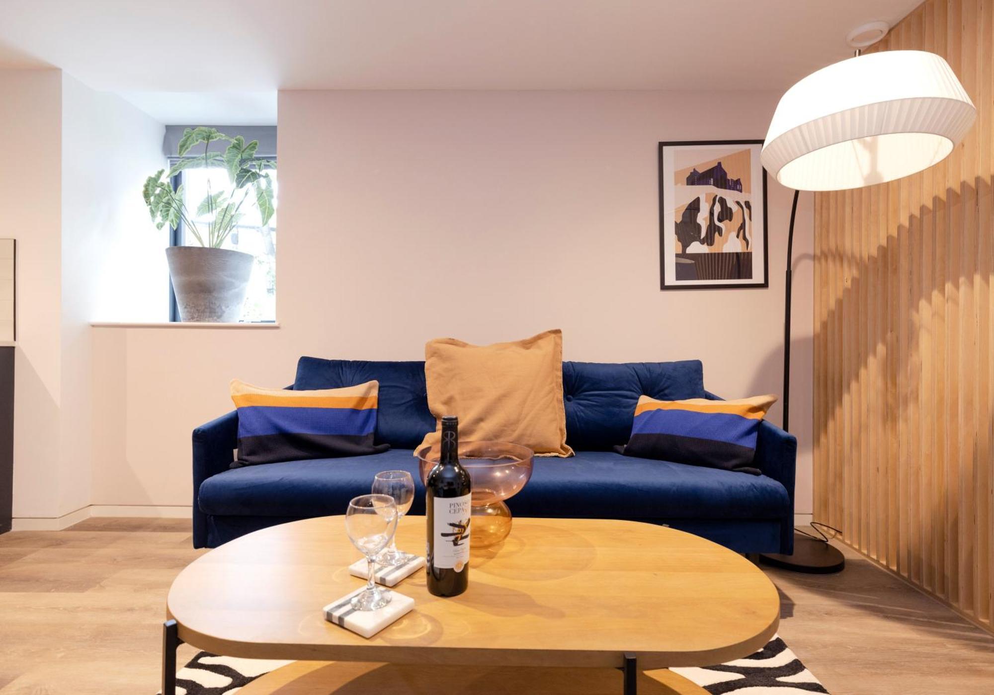 Charming Studios Near Holyrood Park & Calton Hill Единбург Номер фото