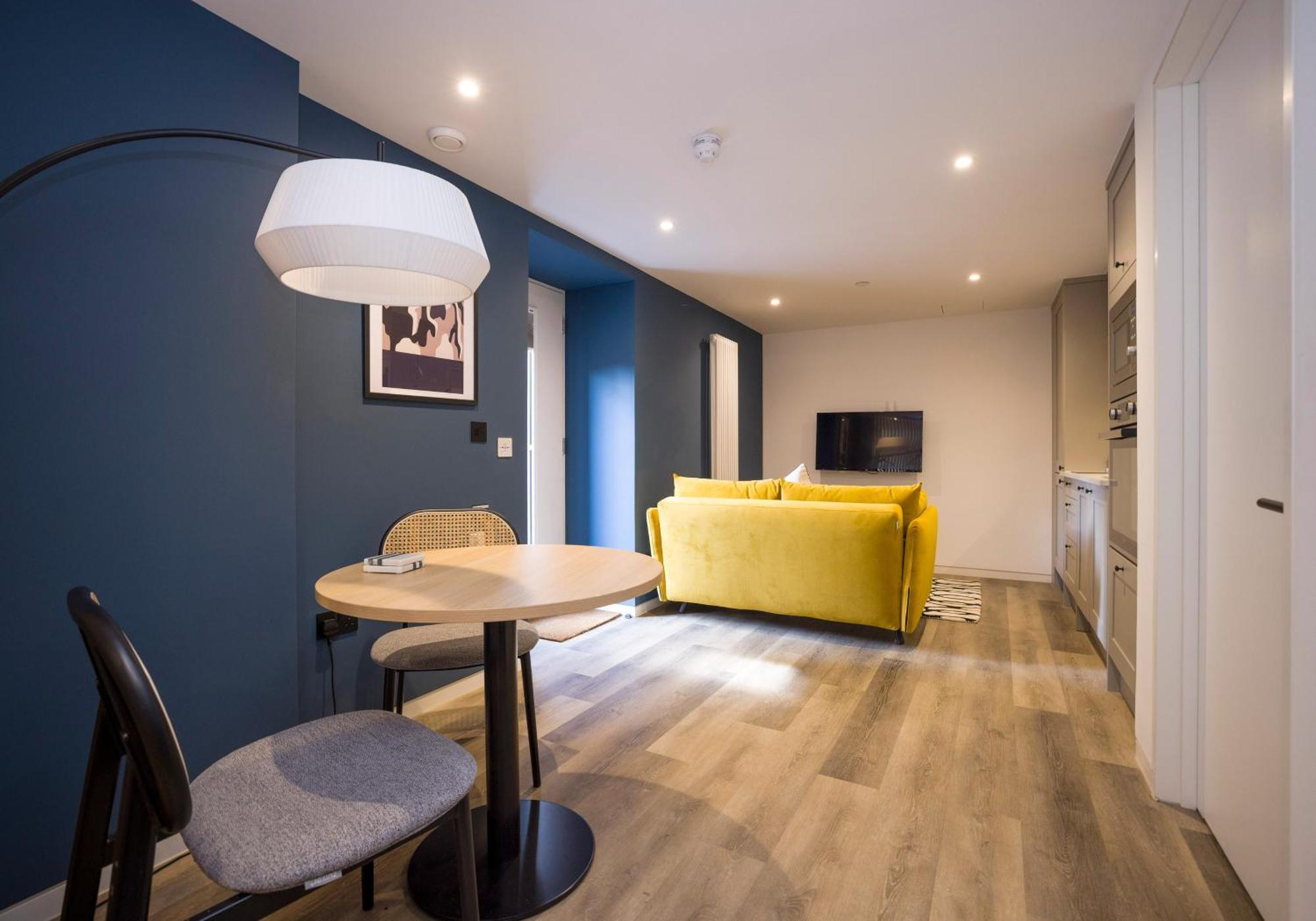 Charming Studios Near Holyrood Park & Calton Hill Единбург Номер фото