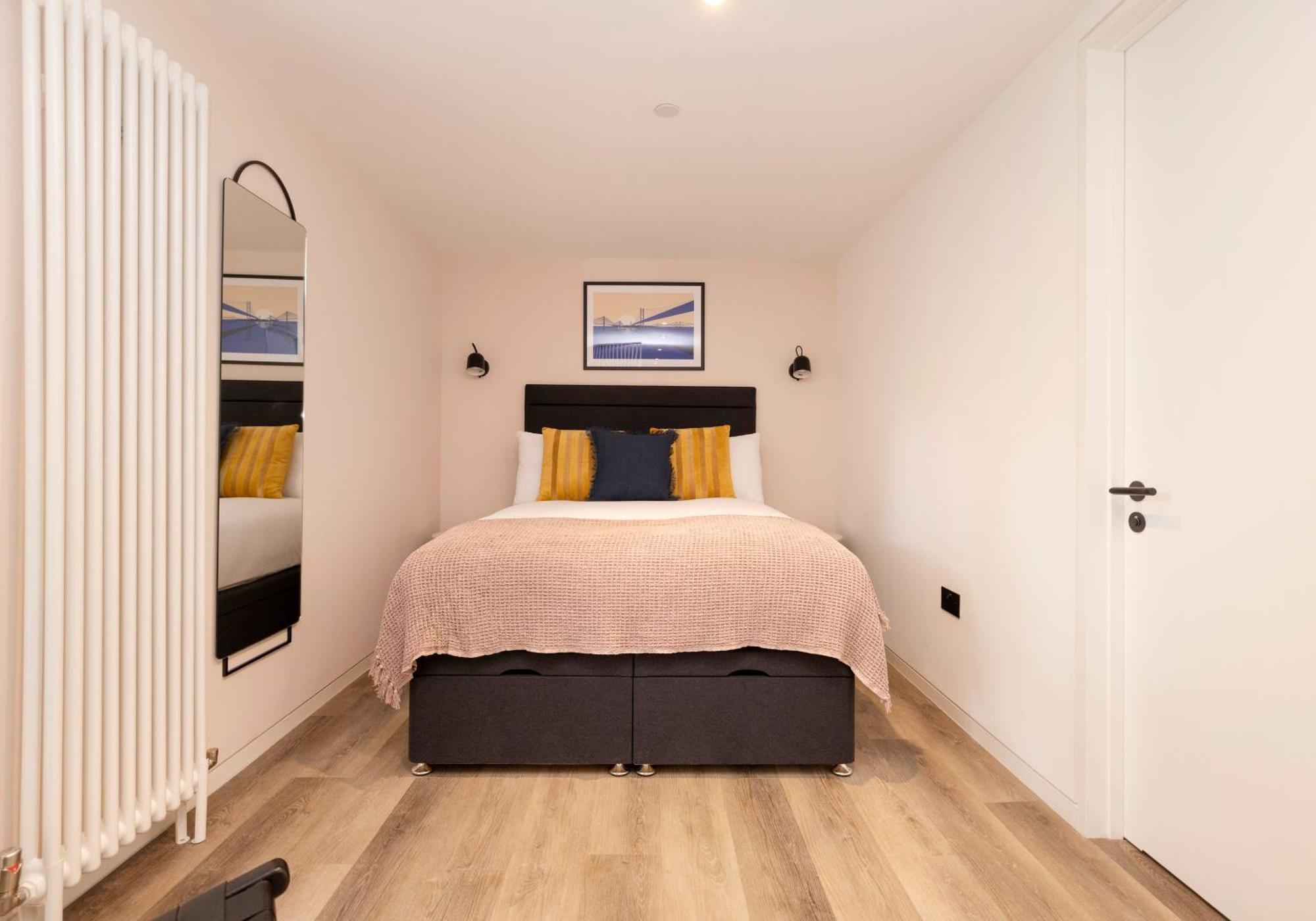 Charming Studios Near Holyrood Park & Calton Hill Единбург Номер фото