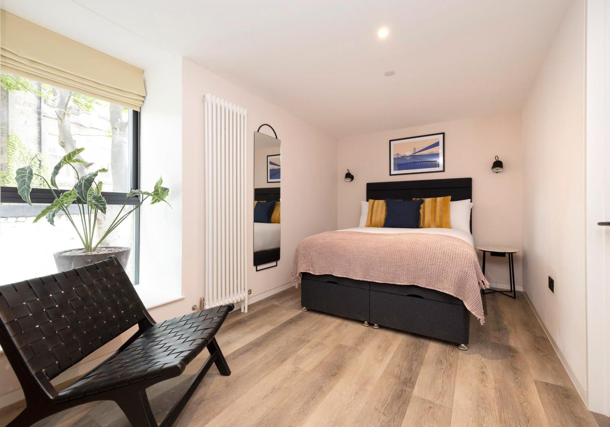 Charming Studios Near Holyrood Park & Calton Hill Единбург Номер фото