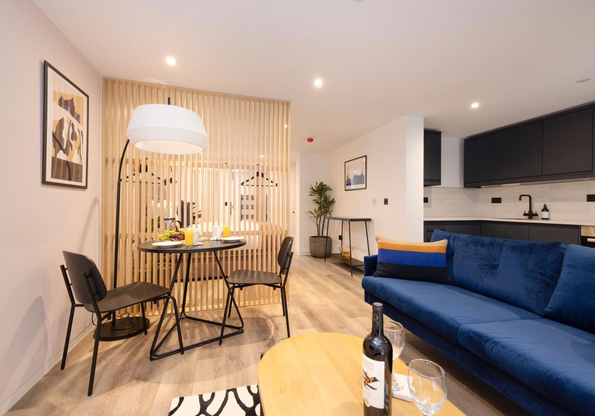 Charming Studios Near Holyrood Park & Calton Hill Единбург Номер фото