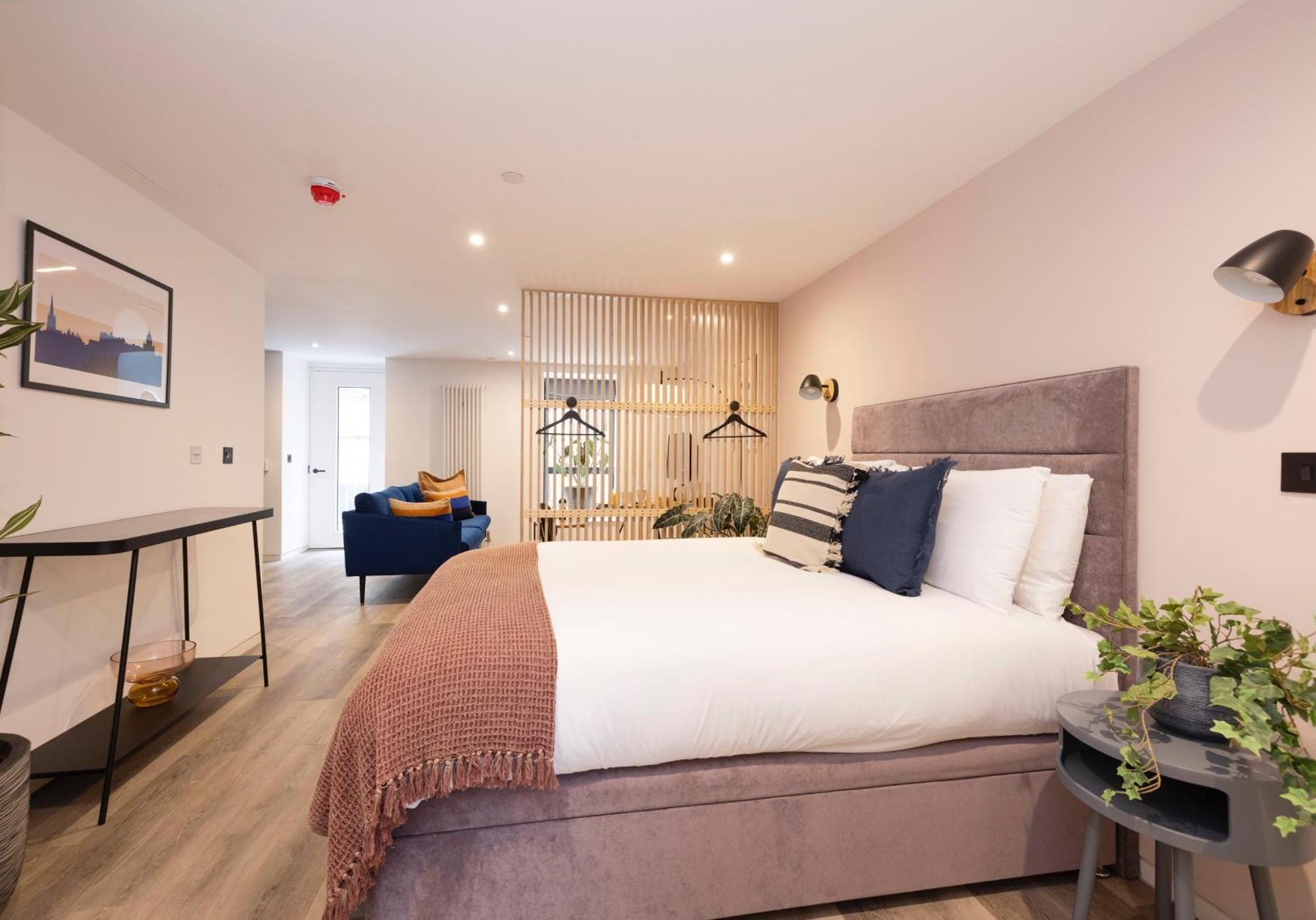Charming Studios Near Holyrood Park & Calton Hill Единбург Номер фото