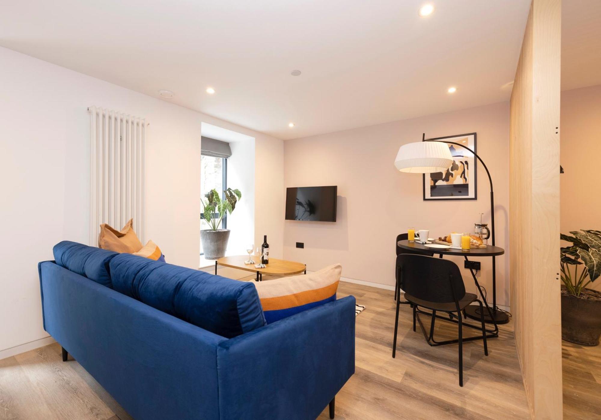Charming Studios Near Holyrood Park & Calton Hill Единбург Номер фото