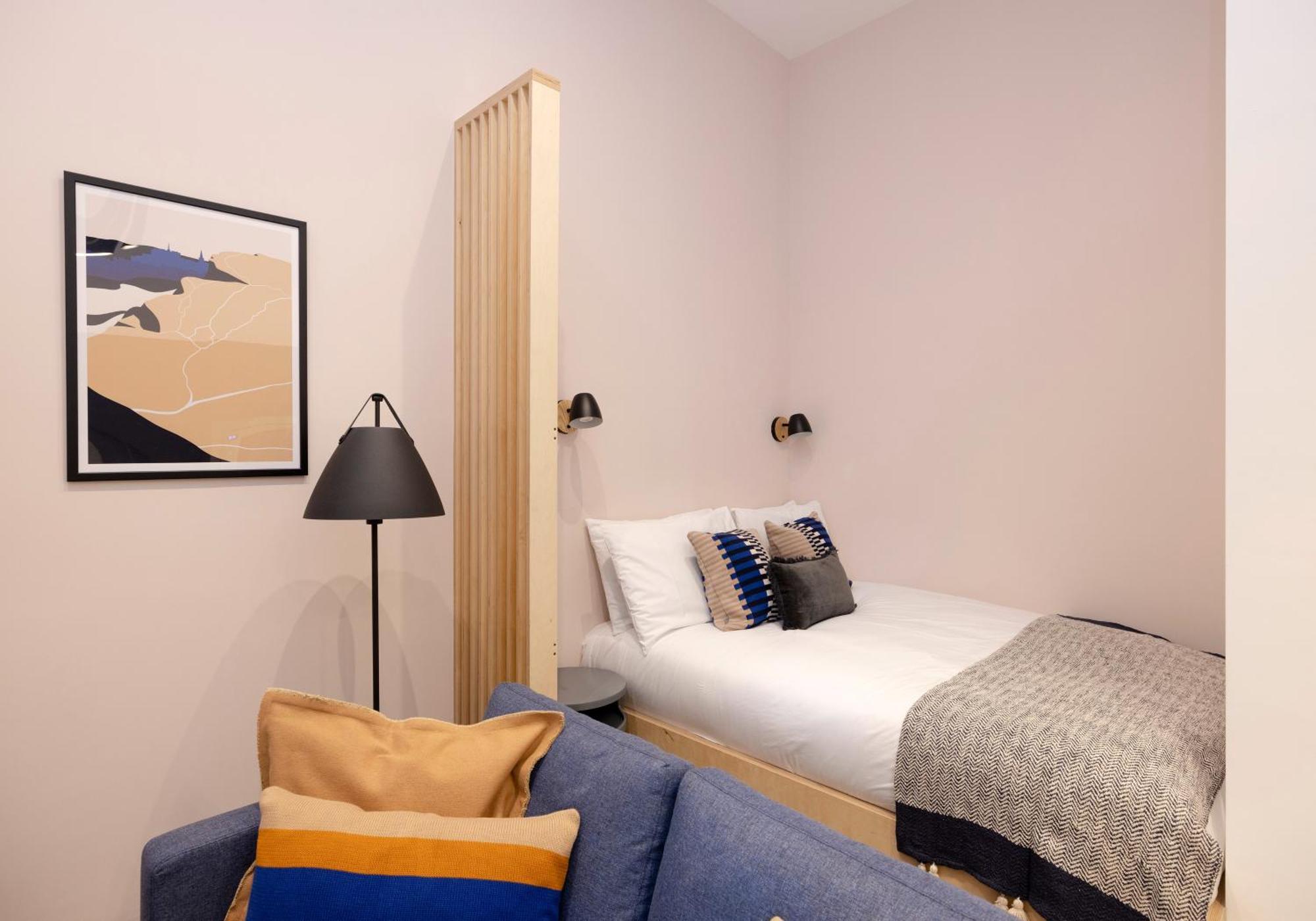 Charming Studios Near Holyrood Park & Calton Hill Единбург Номер фото