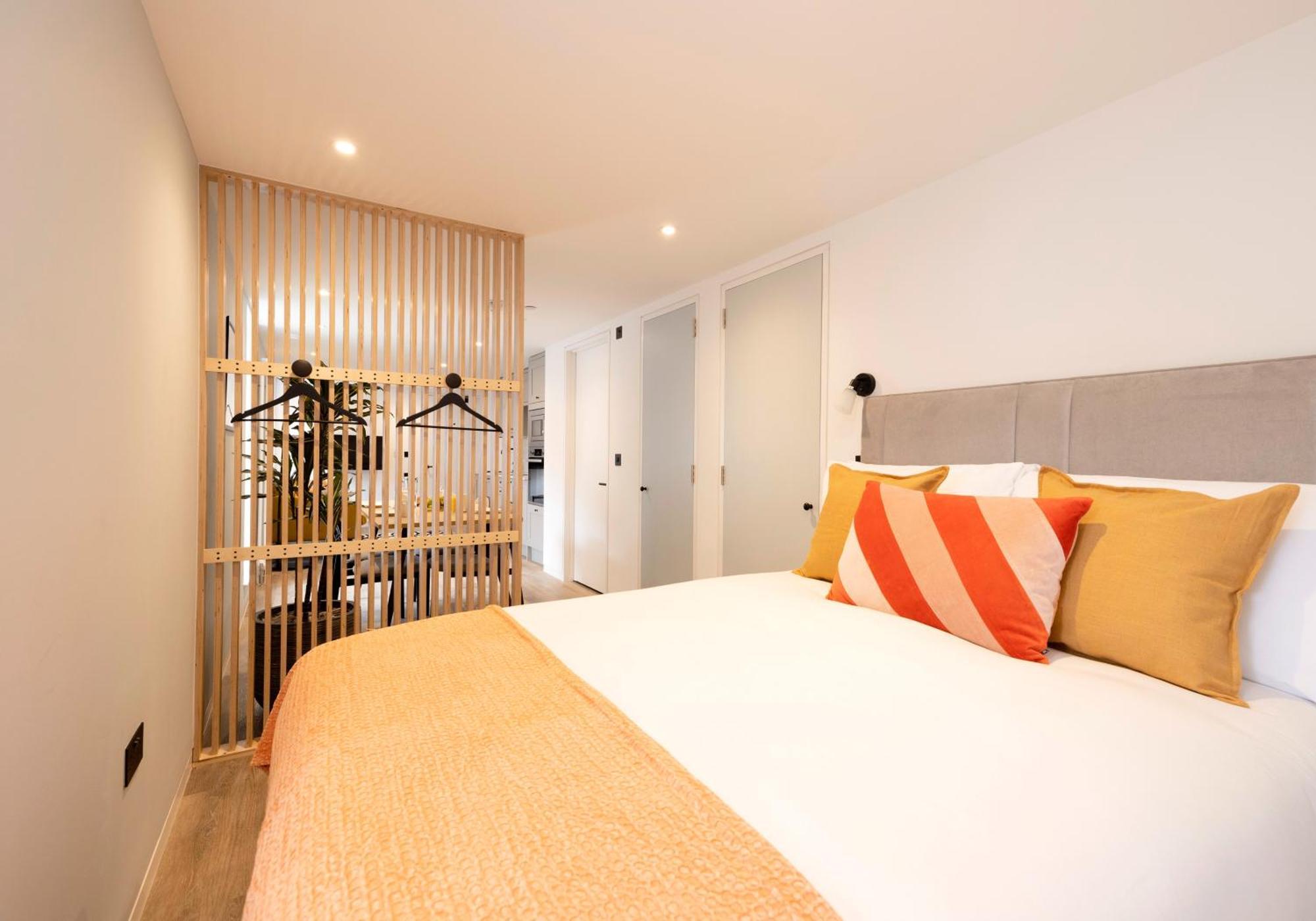 Charming Studios Near Holyrood Park & Calton Hill Единбург Номер фото