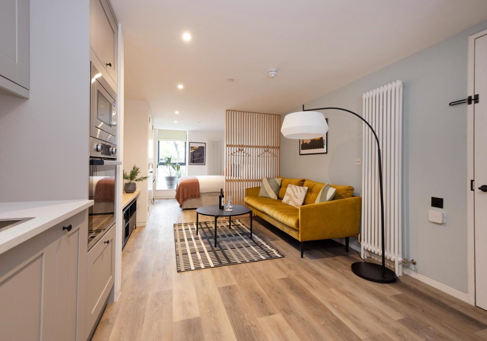 Charming Studios Near Holyrood Park & Calton Hill Единбург Номер фото