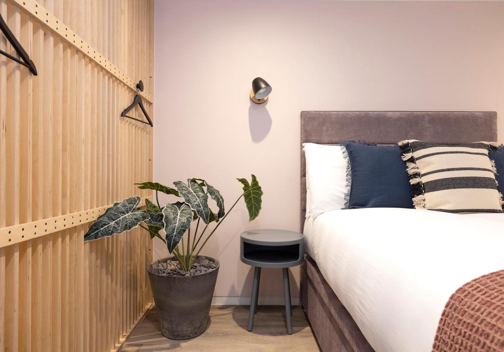 Charming Studios Near Holyrood Park & Calton Hill Единбург Номер фото